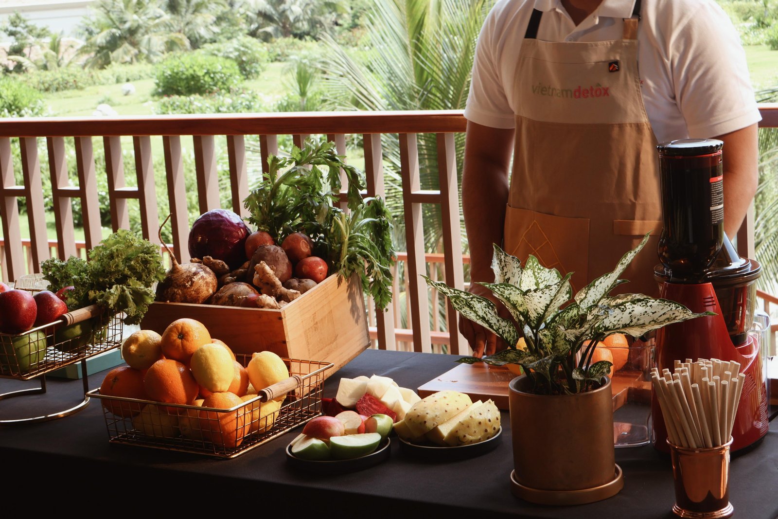 Fresh organic juice preparation for Hồi Retreat at Fusion Resort Da Nang