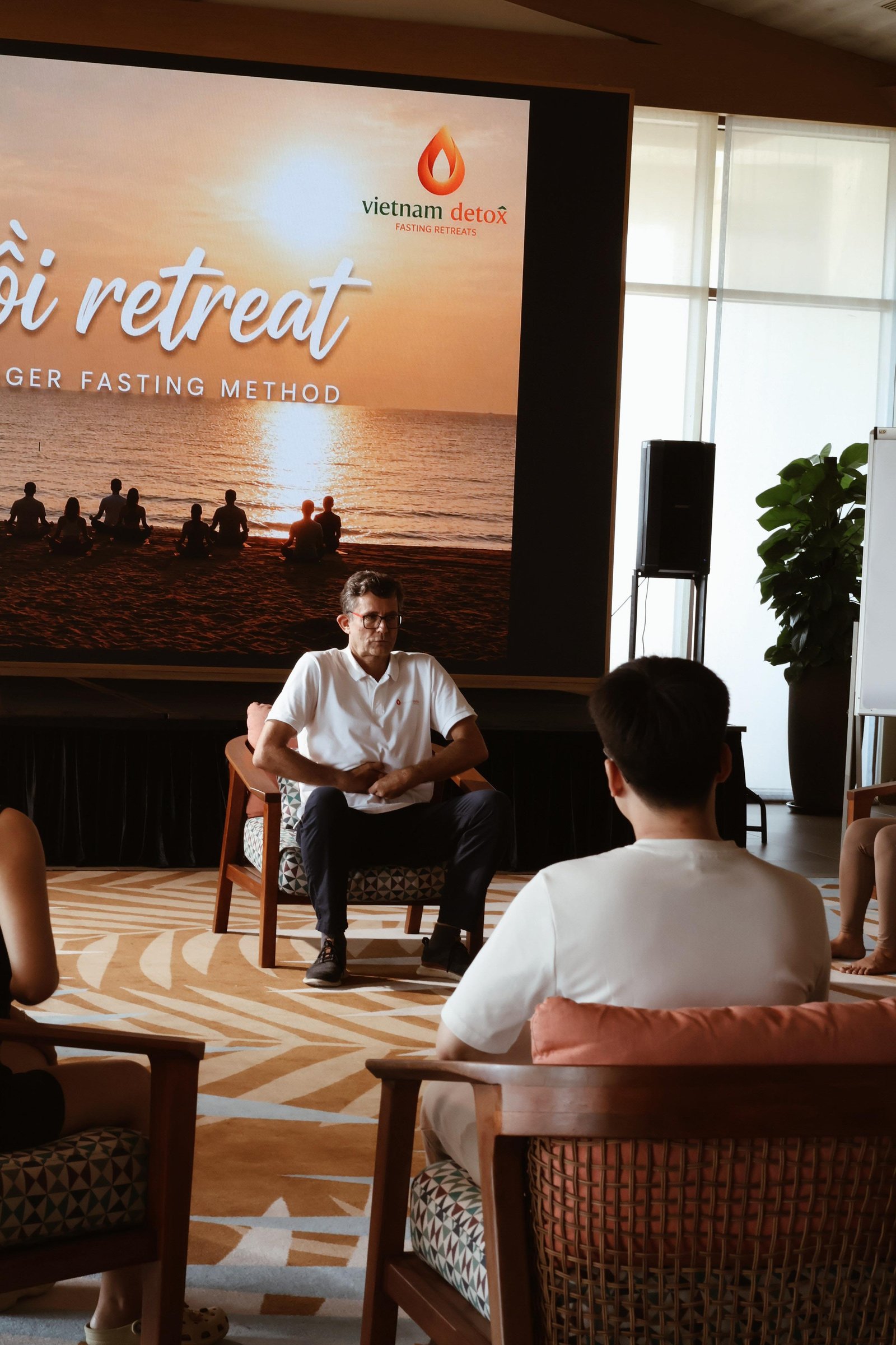 Dieter guiding a personal Hồi Retreat learning session
