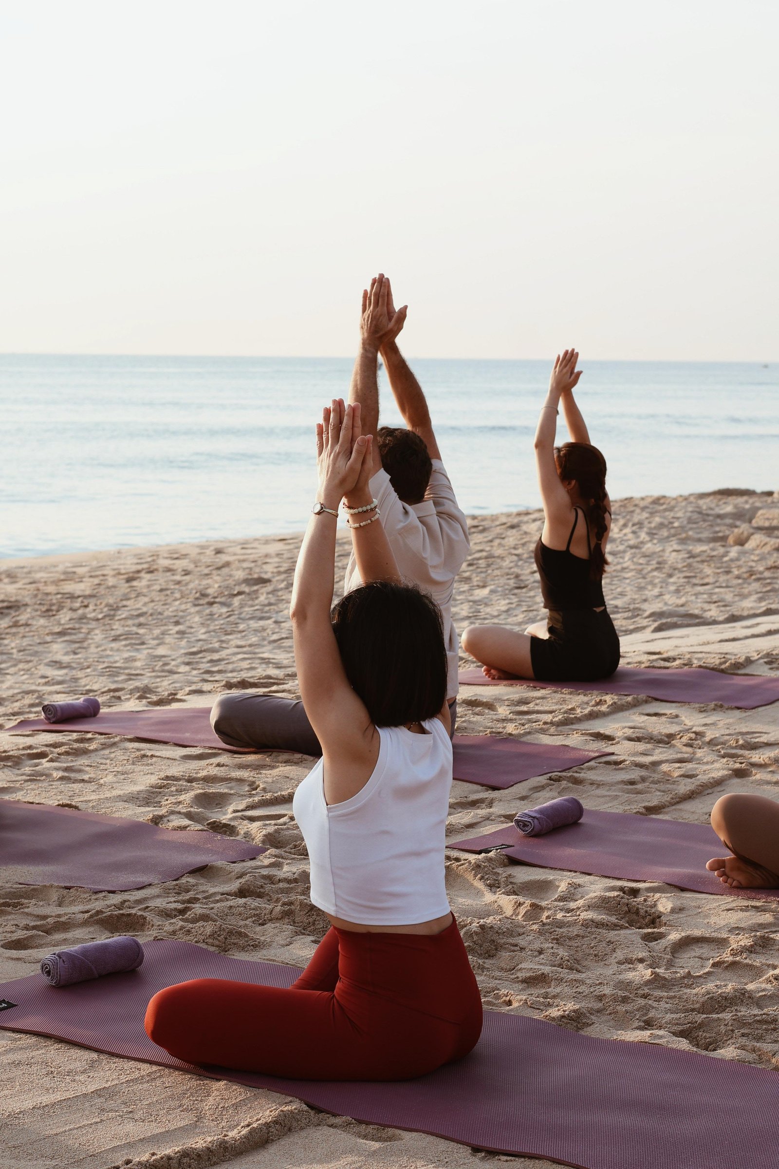 Guests moving together on the beach during Hồi Retreat